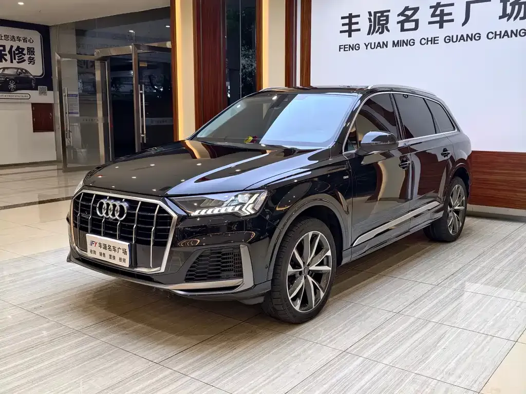 Audi Q7 — фото 1