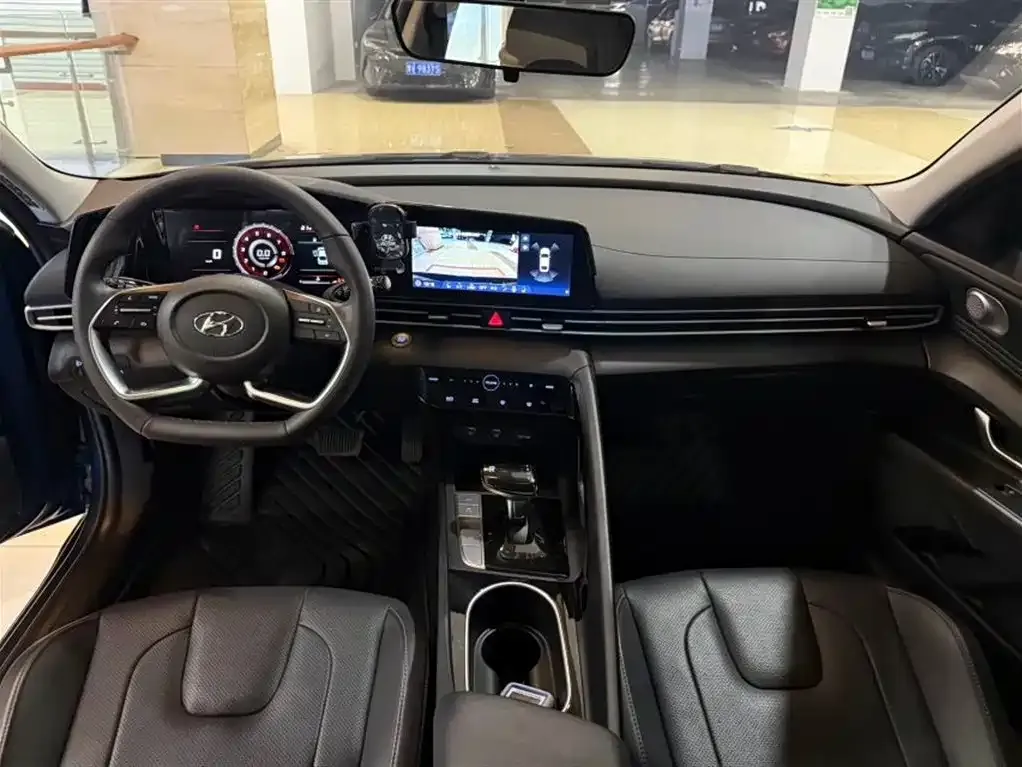Hyundai Elantra — фото 2