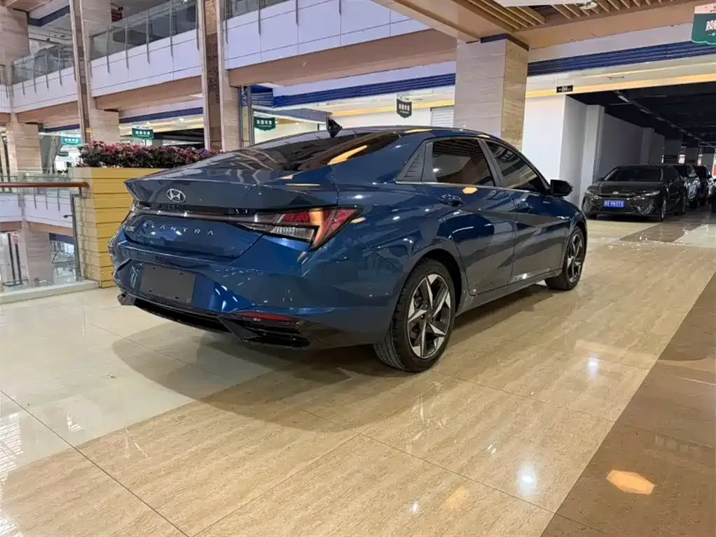 Hyundai Elantra — фото 10