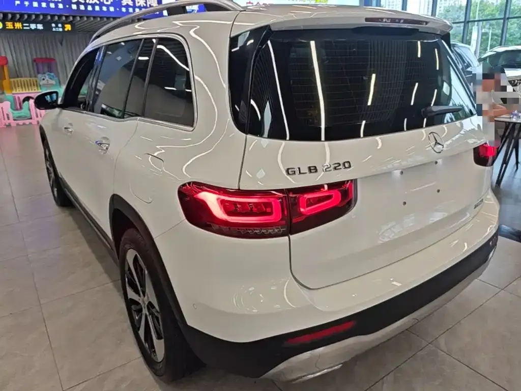 Mercedes-Benz GLB — фото 10