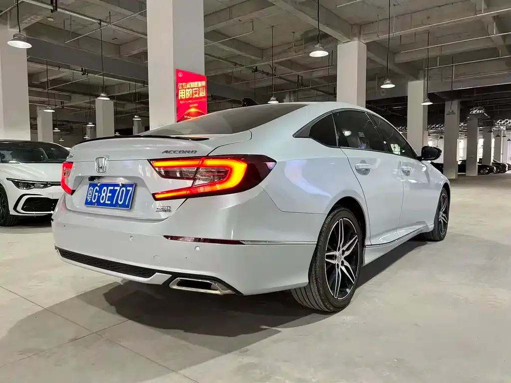 Honda Accord — фото 9