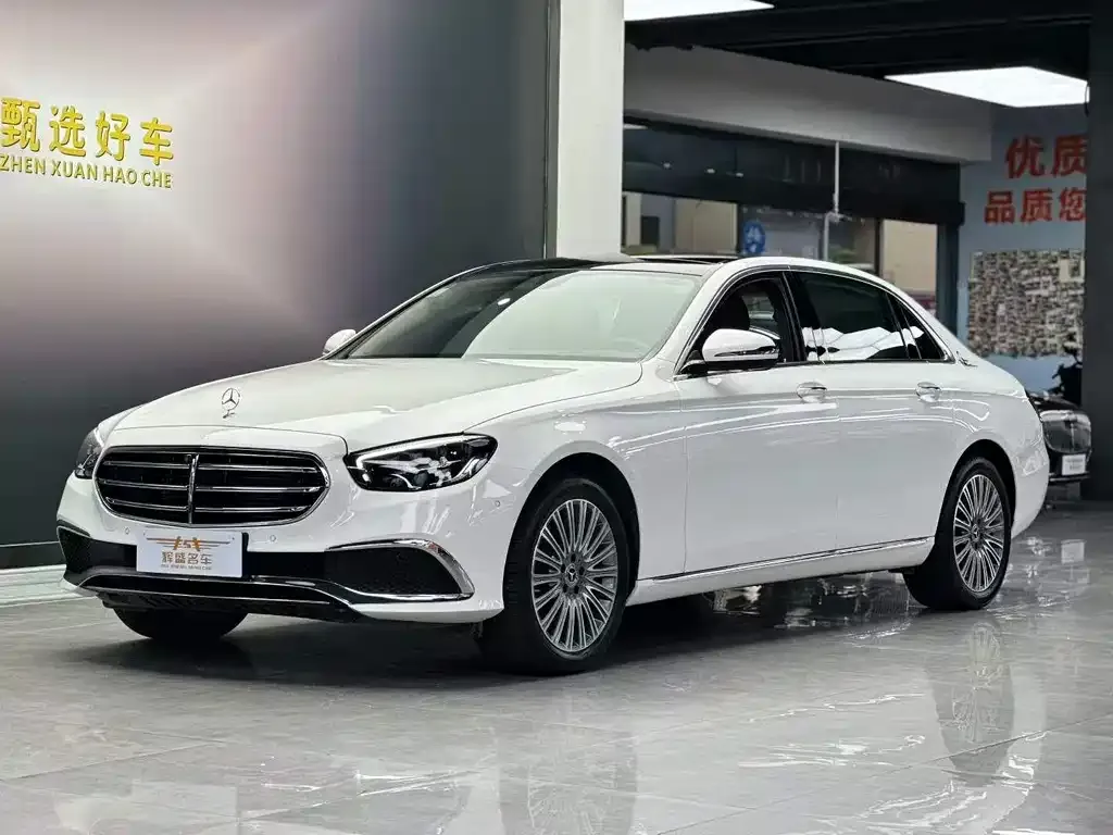 Mercedes-Benz E-Class — фото 1