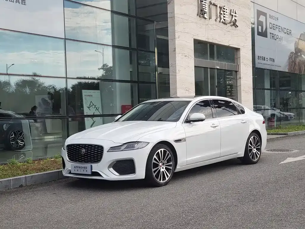 Jaguar XFL — фото 1