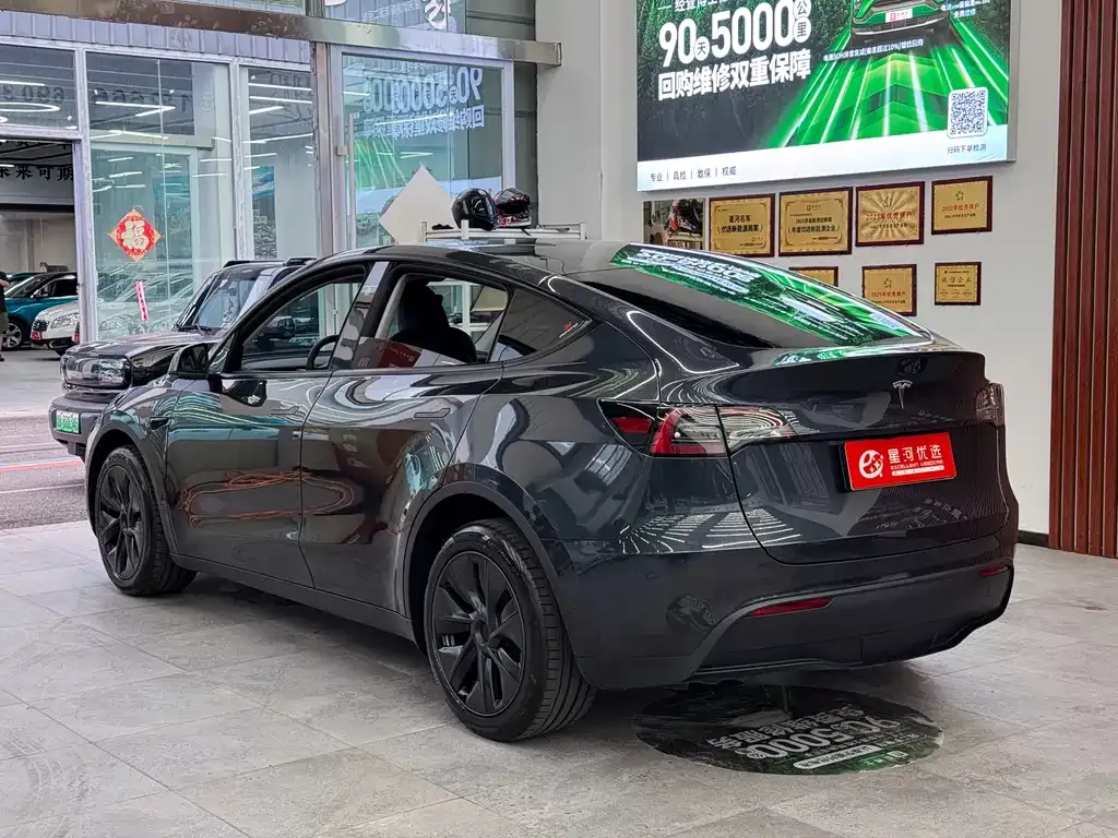 Tesla Model Y — фото 10
