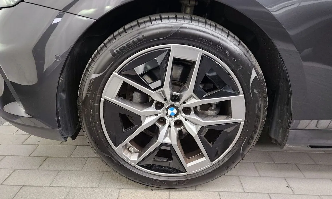 BMW 5-Series 2024 из KR, фото 6
