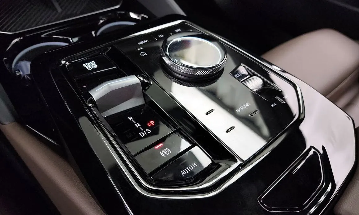 BMW 5-Series 2024 из KR, фото 3