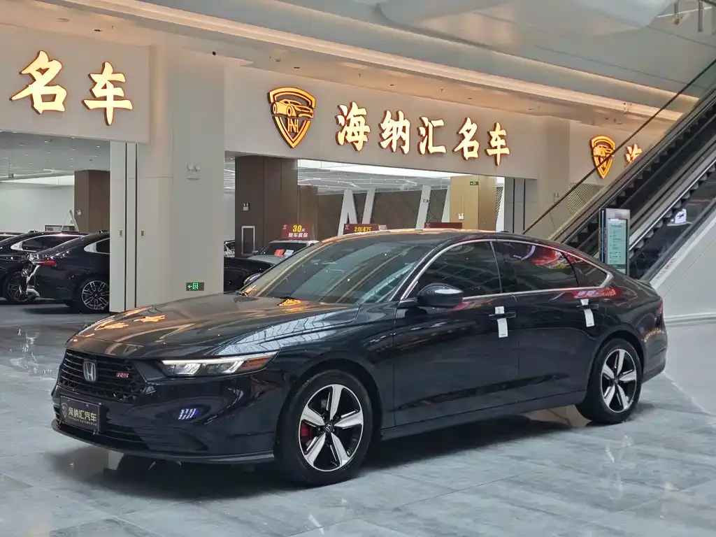Honda Accord — фото 1
