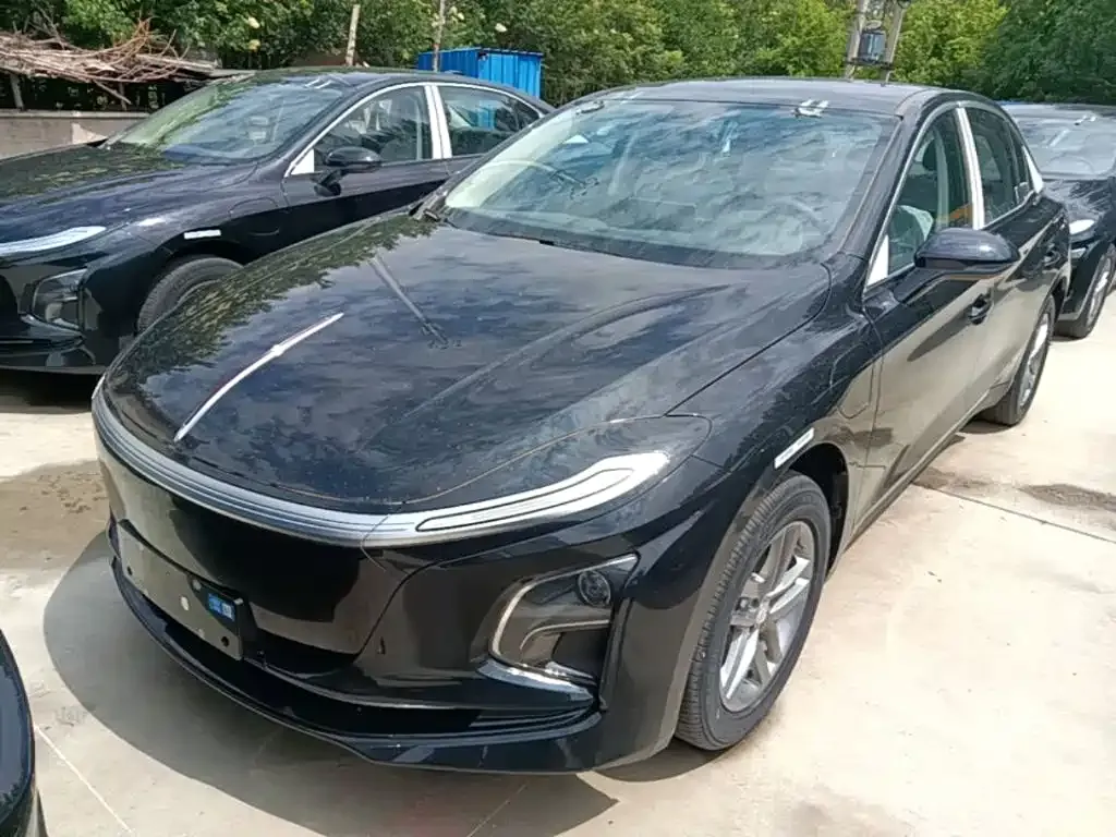 Hongqi E-QM5 — фото 1