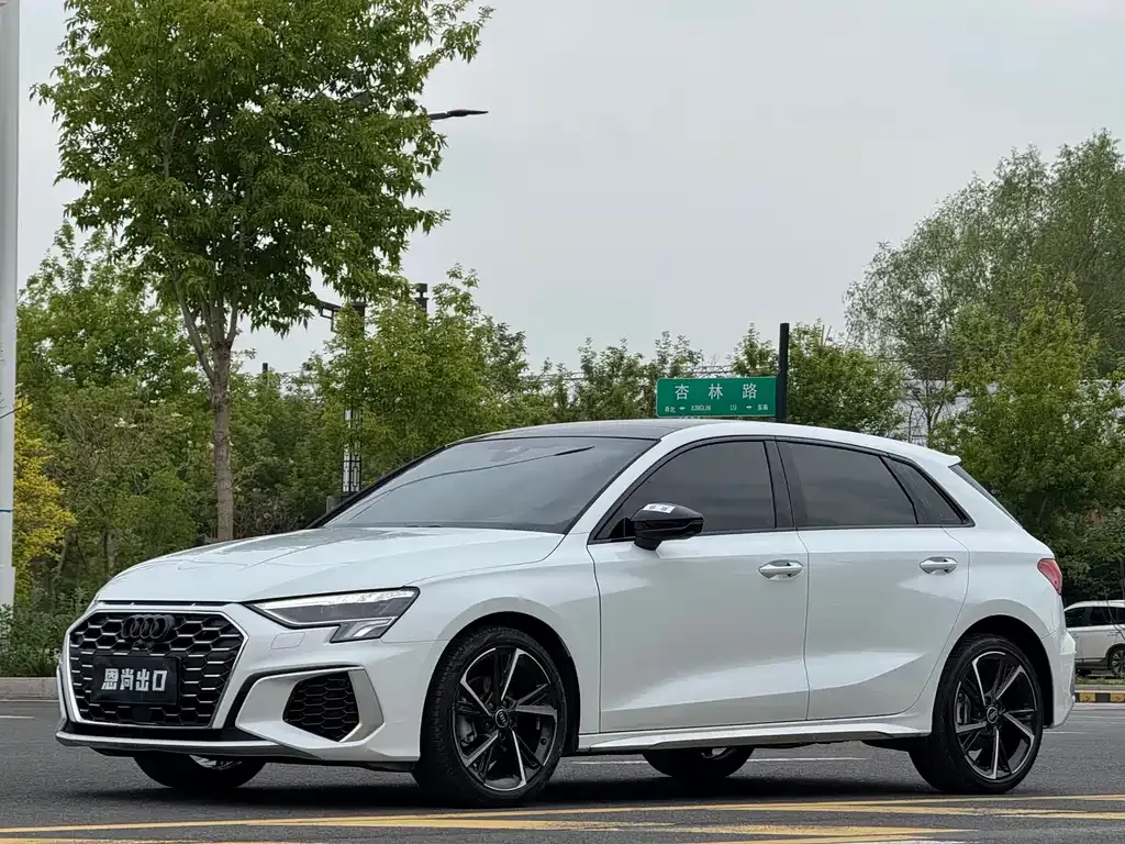 Audi A3 — фото 1