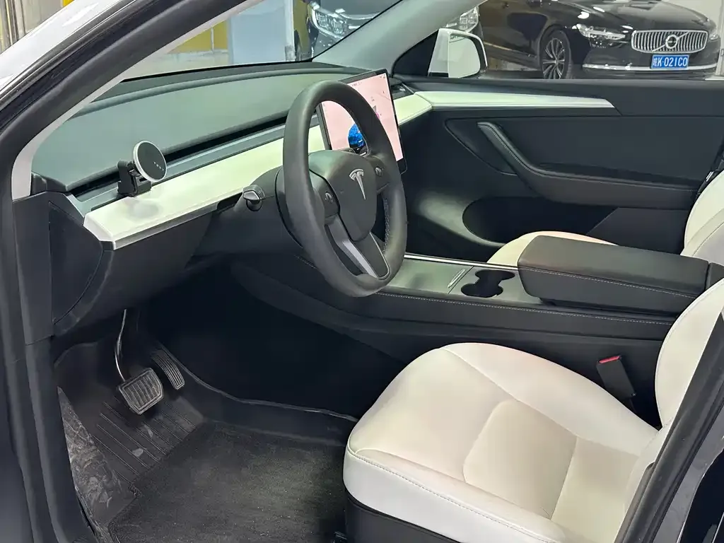 Tesla Model Y — фото 3
