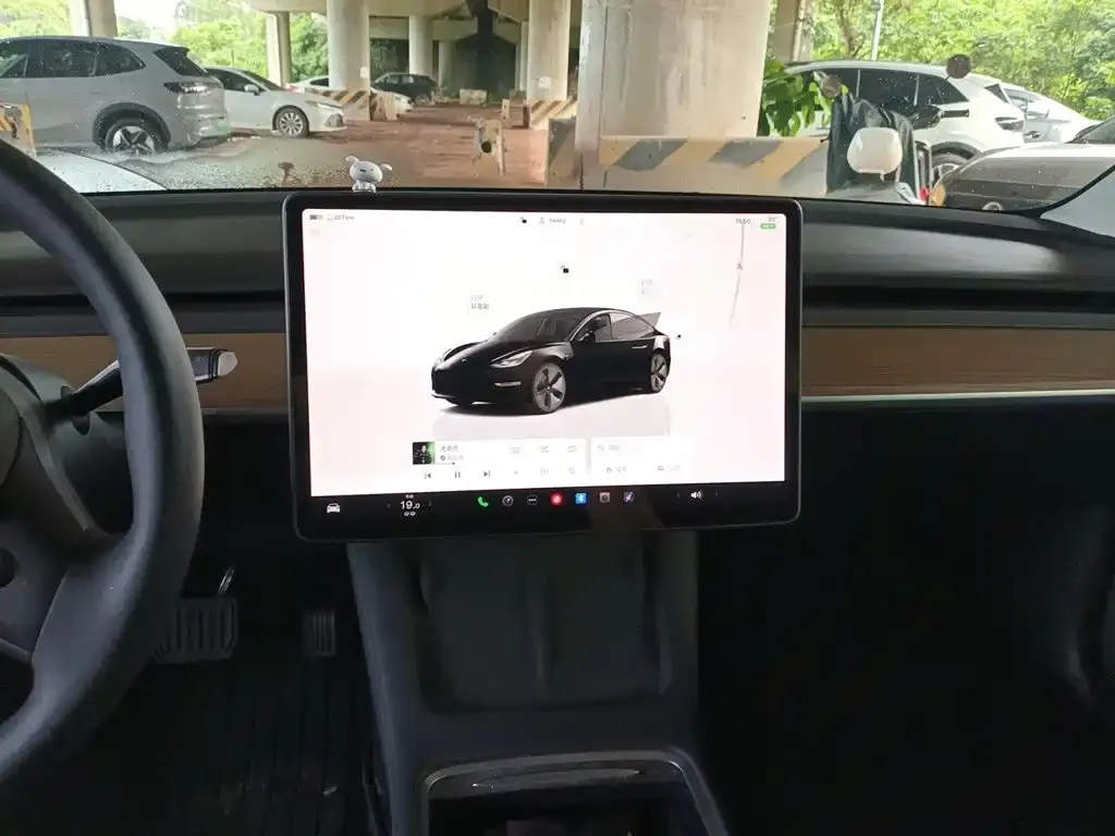 Tesla Model 3 — фото 9