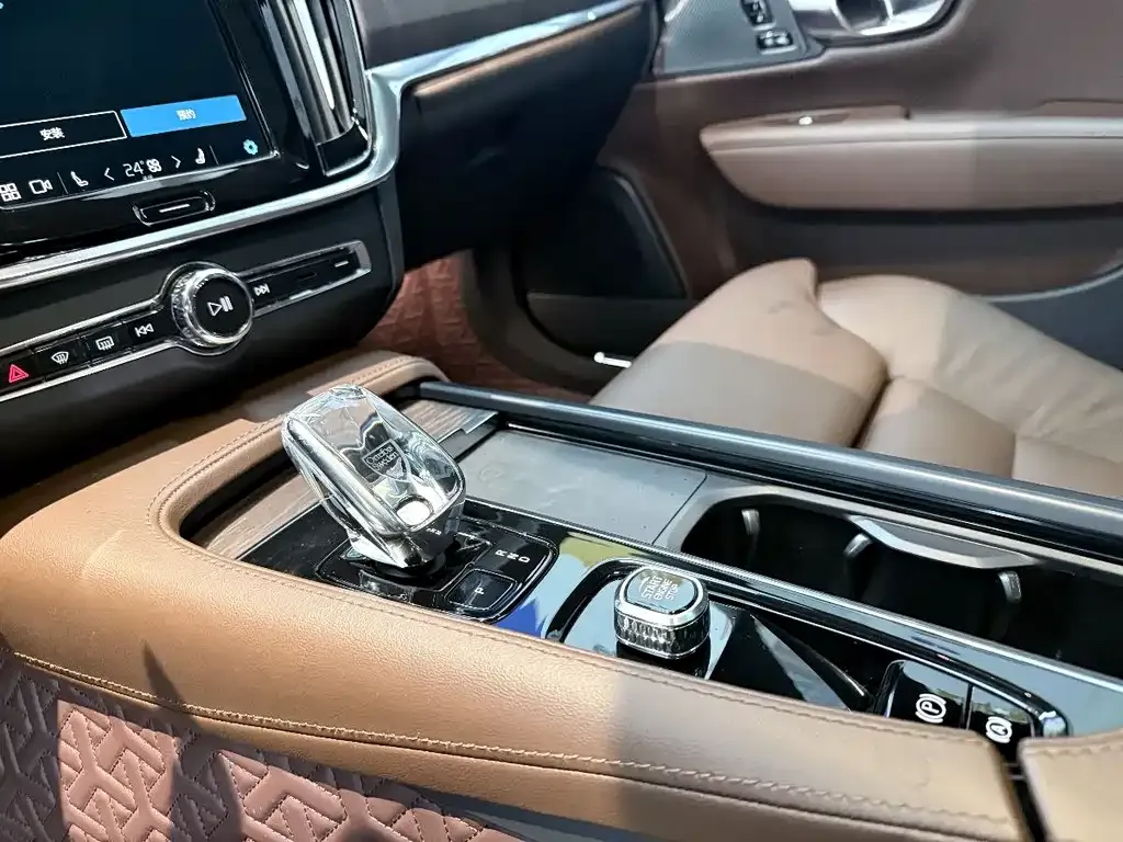 Volvo S90 — фото 9