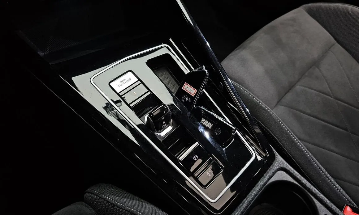 Volkswagen Golf 2024 из KR, фото 9
