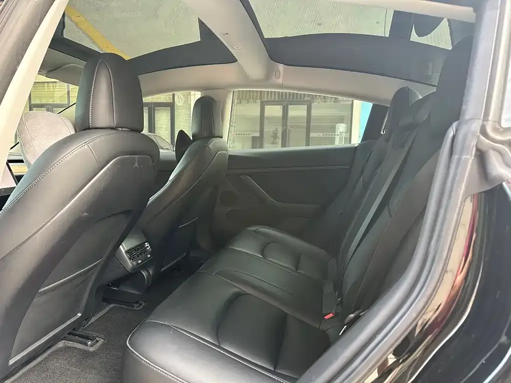 Tesla Model 3 — фото 3
