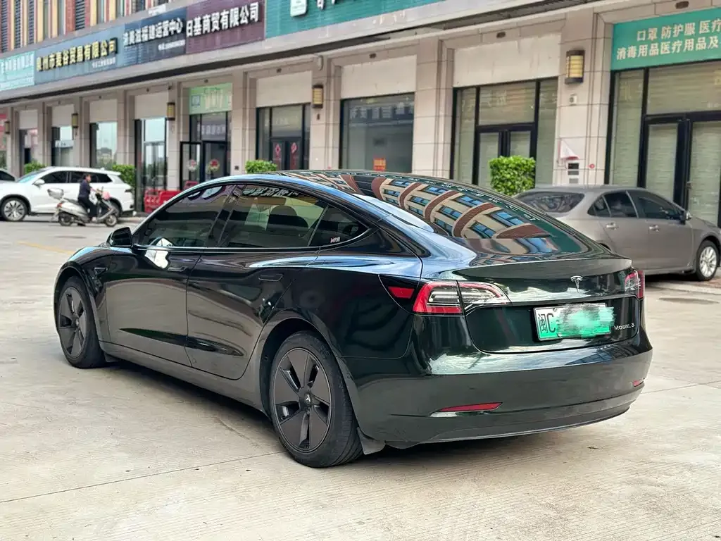 Tesla Model 3 — фото 7