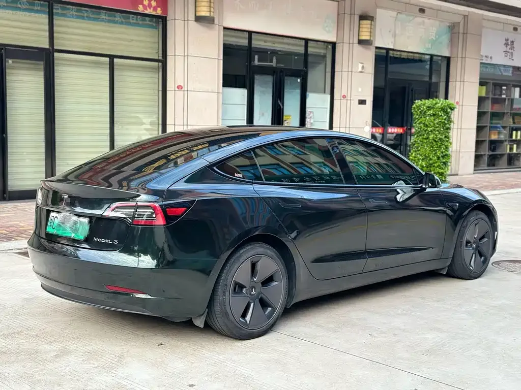 Tesla Model 3 — фото 4
