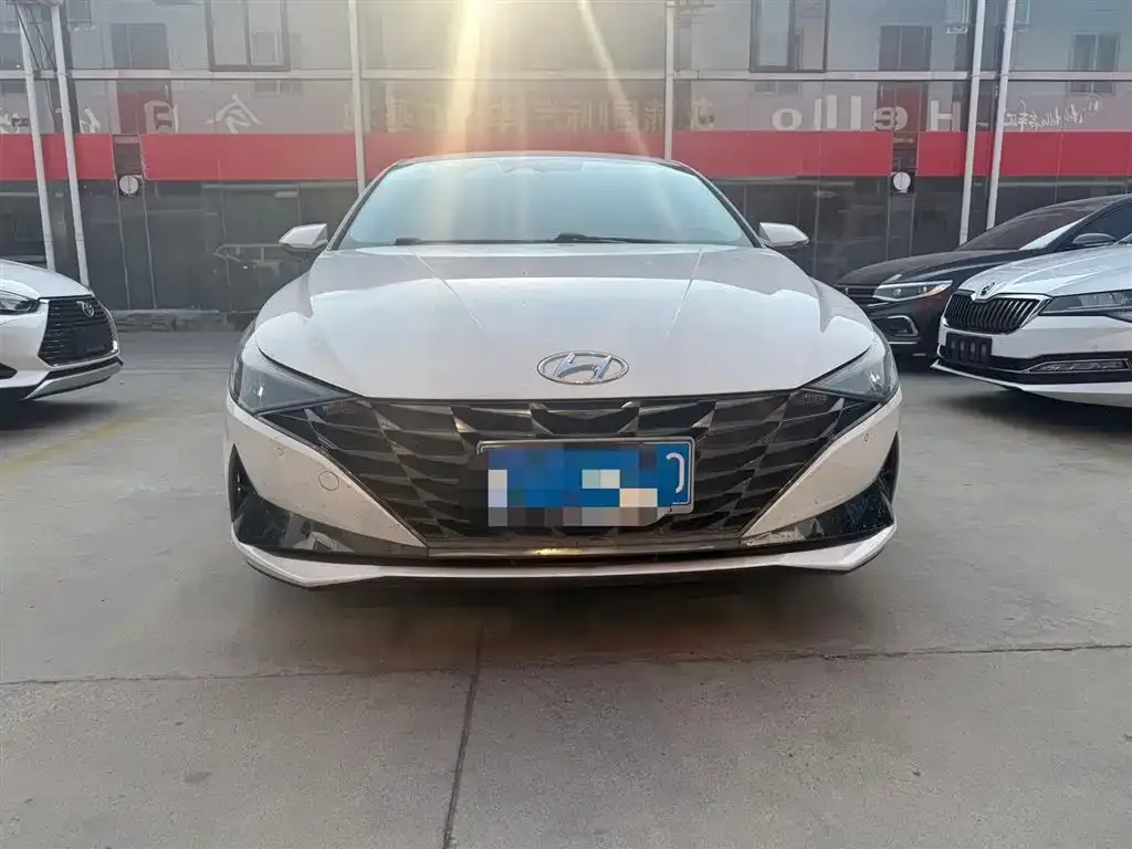 Hyundai Elantra — фото 3