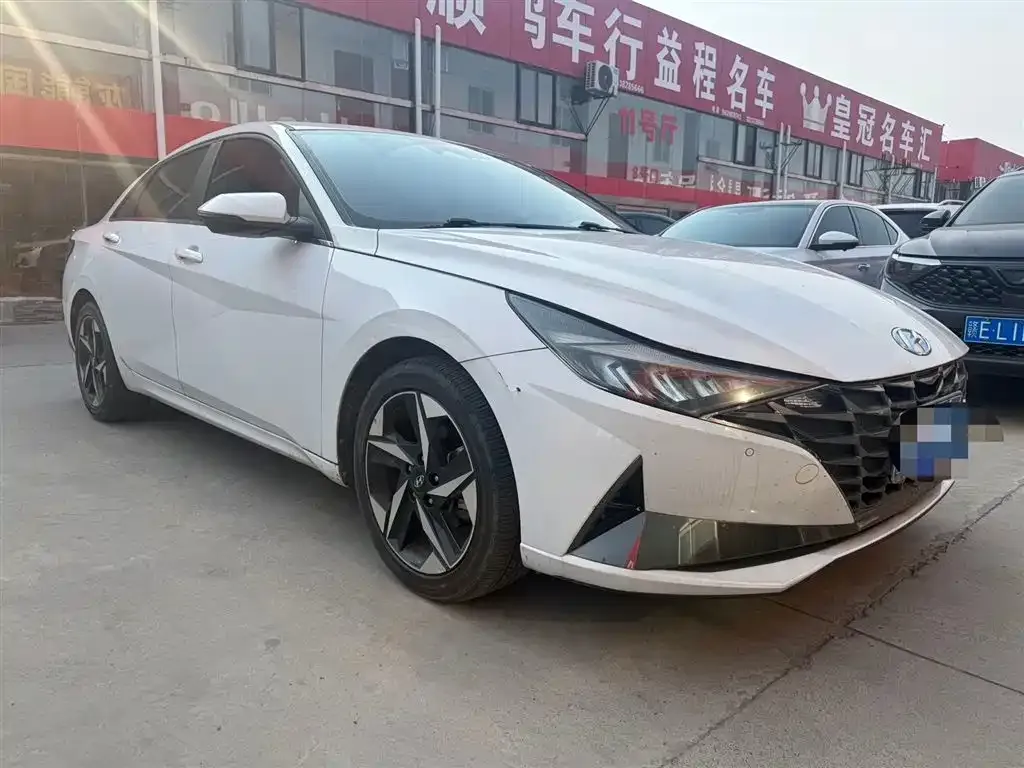 Hyundai Elantra — фото 2