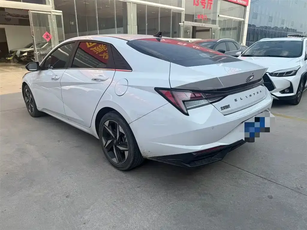 Hyundai Elantra — фото 4