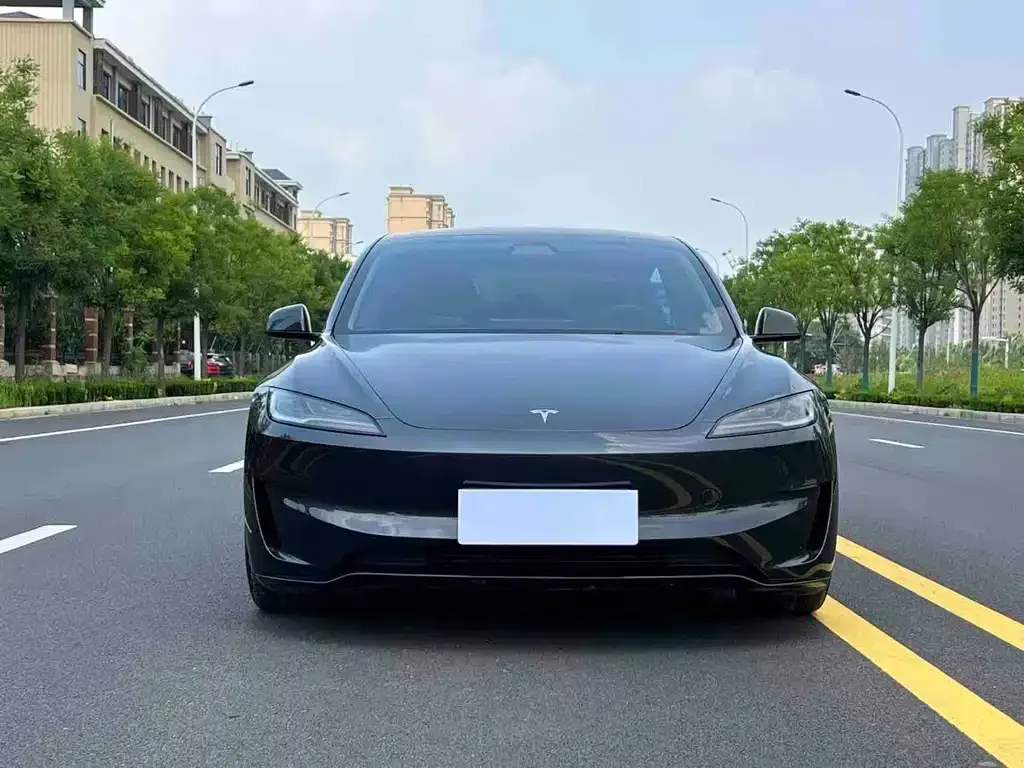 Tesla Model 3 — фото 7