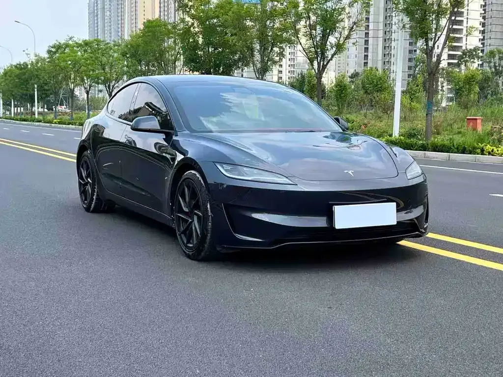 Tesla Model 3 — фото 9