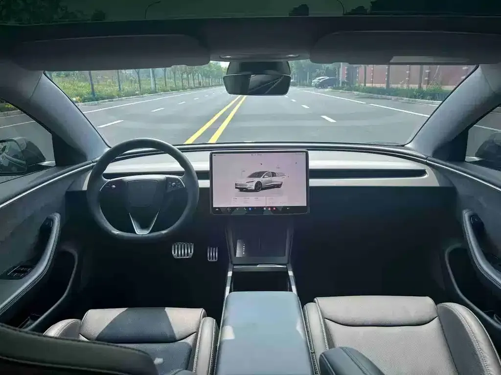 Tesla Model 3 — фото 5