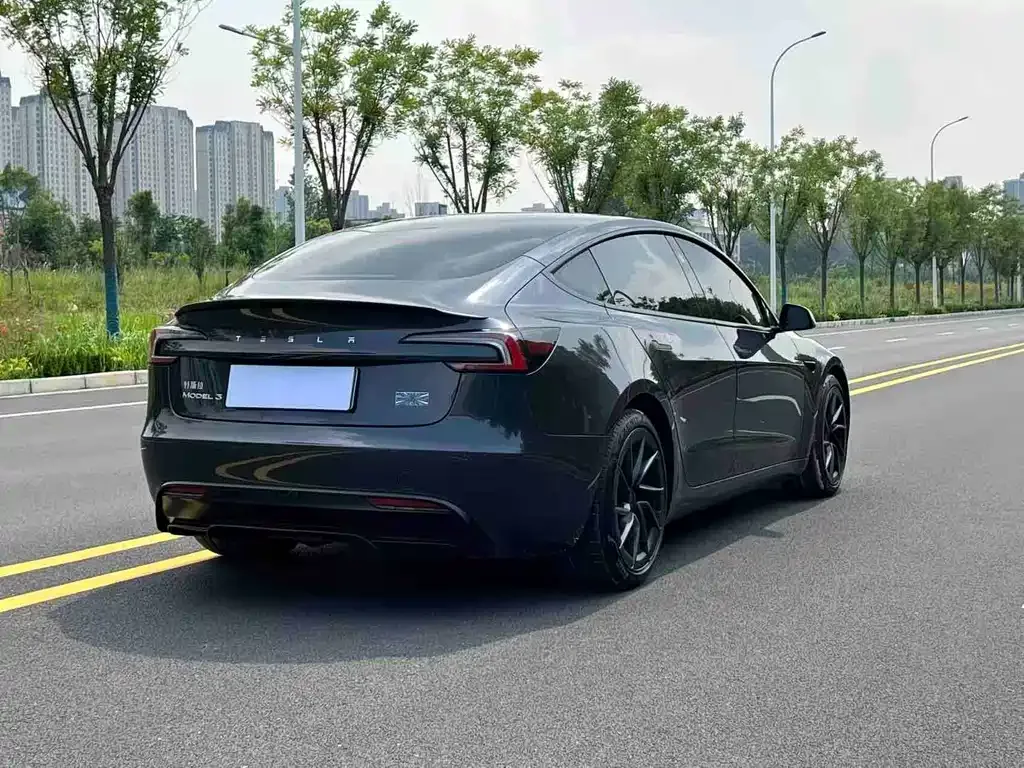 Tesla Model 3 — фото 6