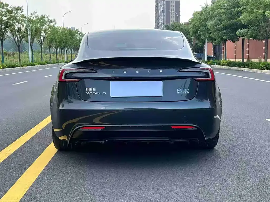 Tesla Model 3 — фото 8