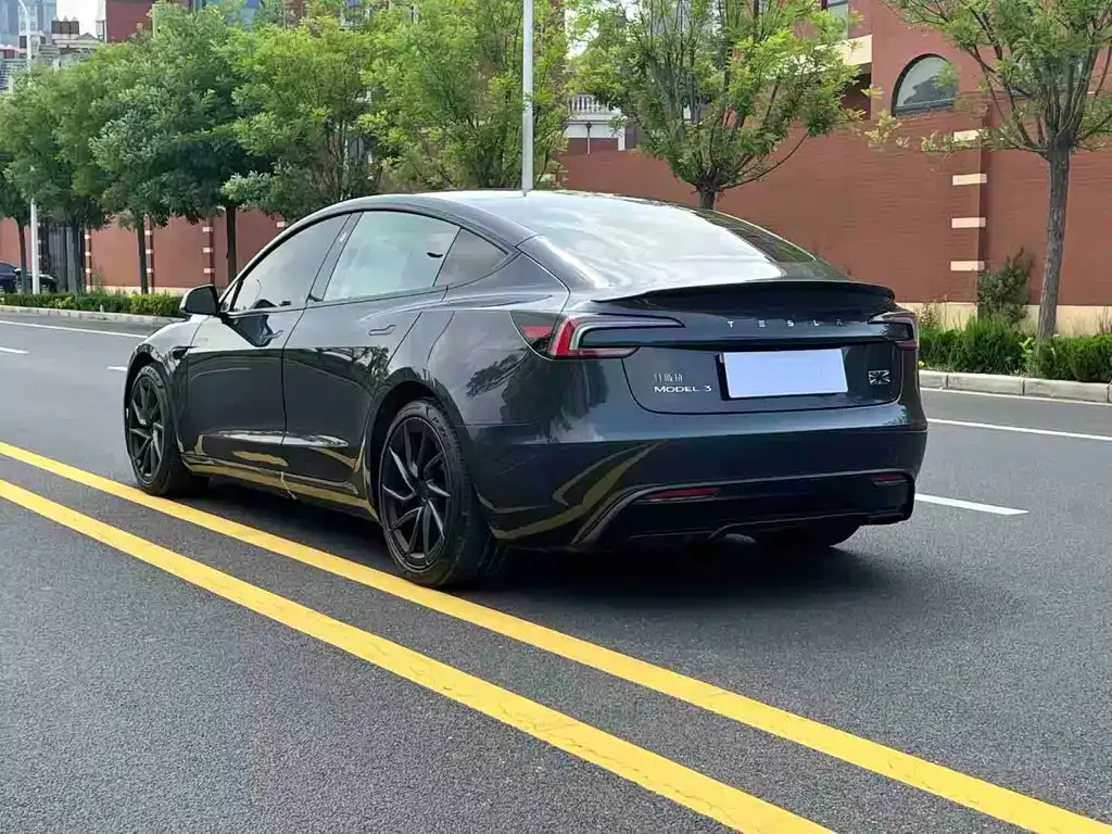 Tesla Model 3 — фото 3