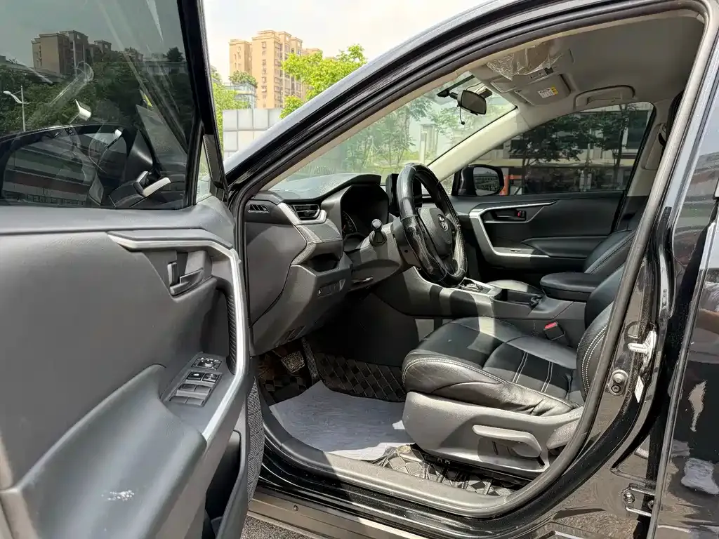 Toyota Wildlander 2023 из CN, фото 9