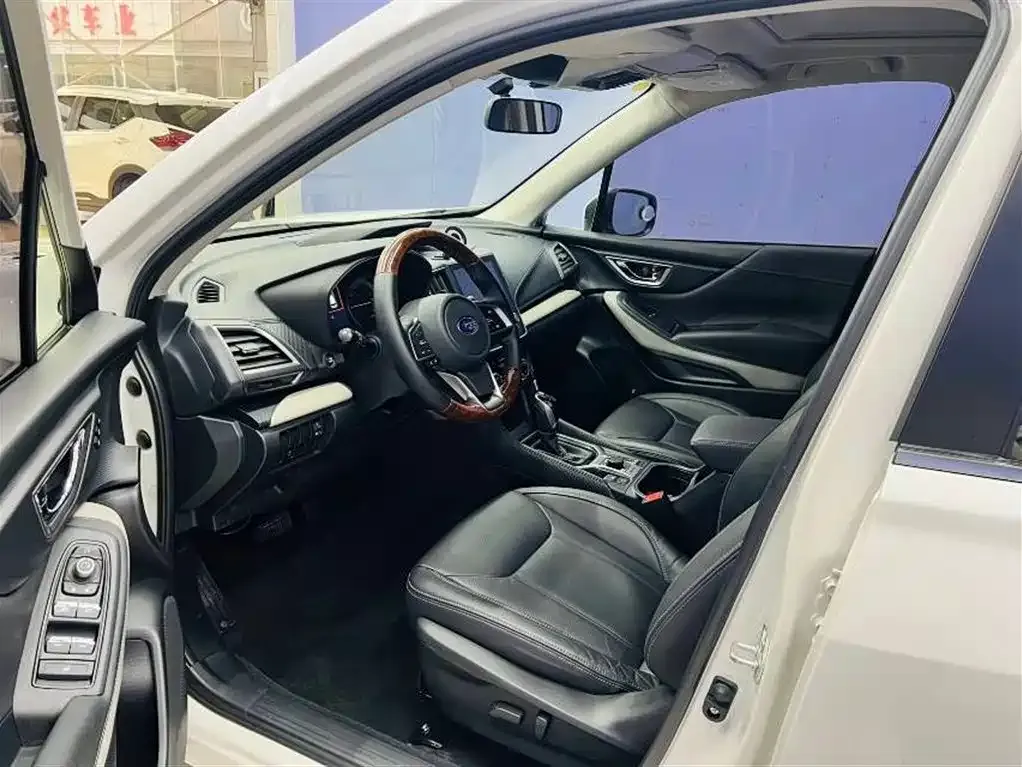 Subaru Forester — фото 8