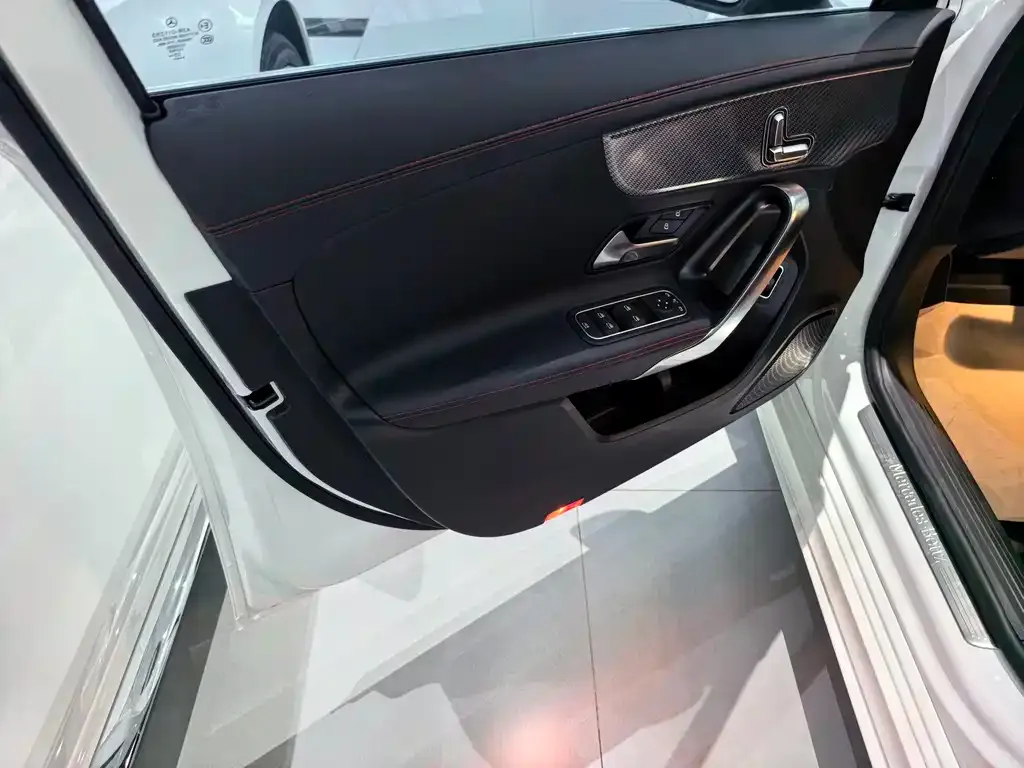 Mercedes-Benz A-Class — фото 10