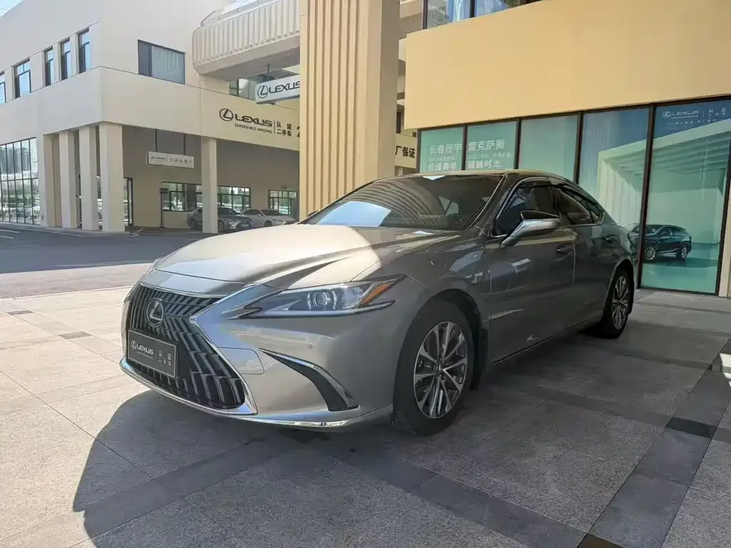Lexus ES — фото 1