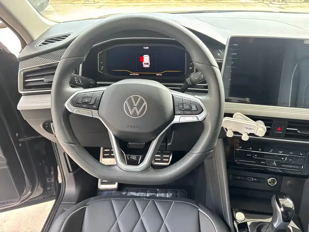 Volkswagen Tiguan L — фото 6