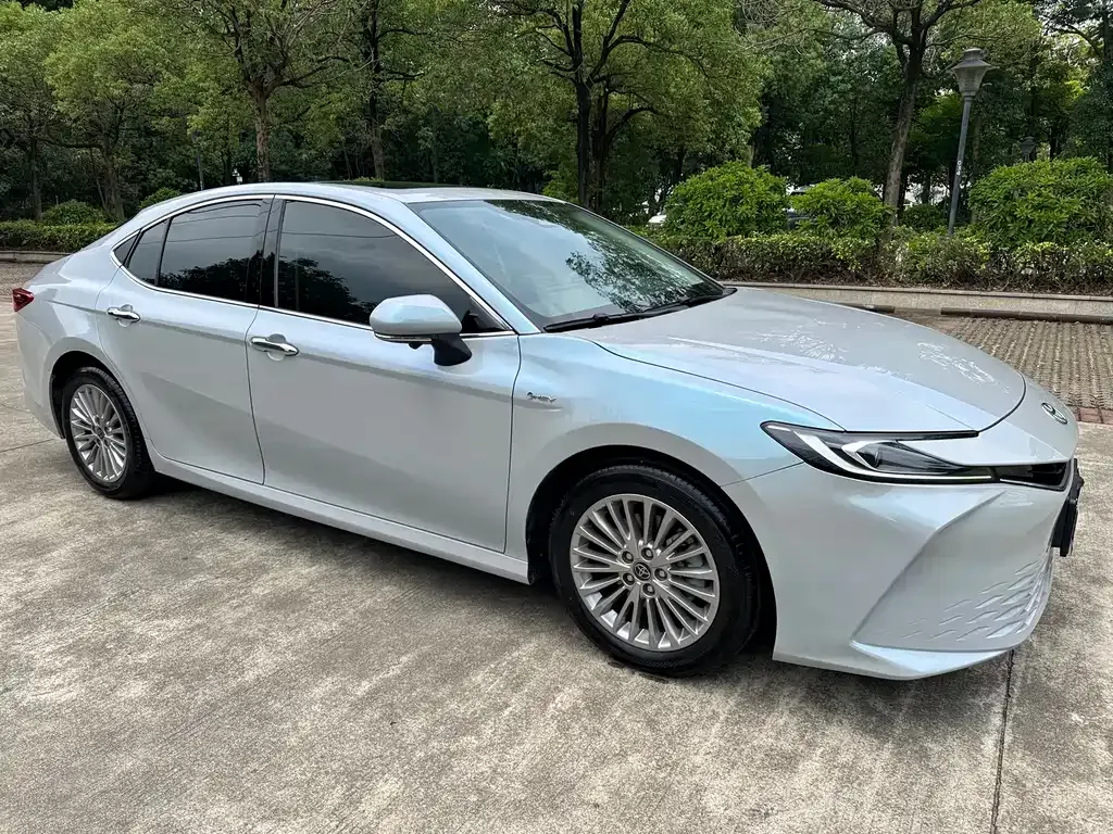 Toyota Camry — фото 7