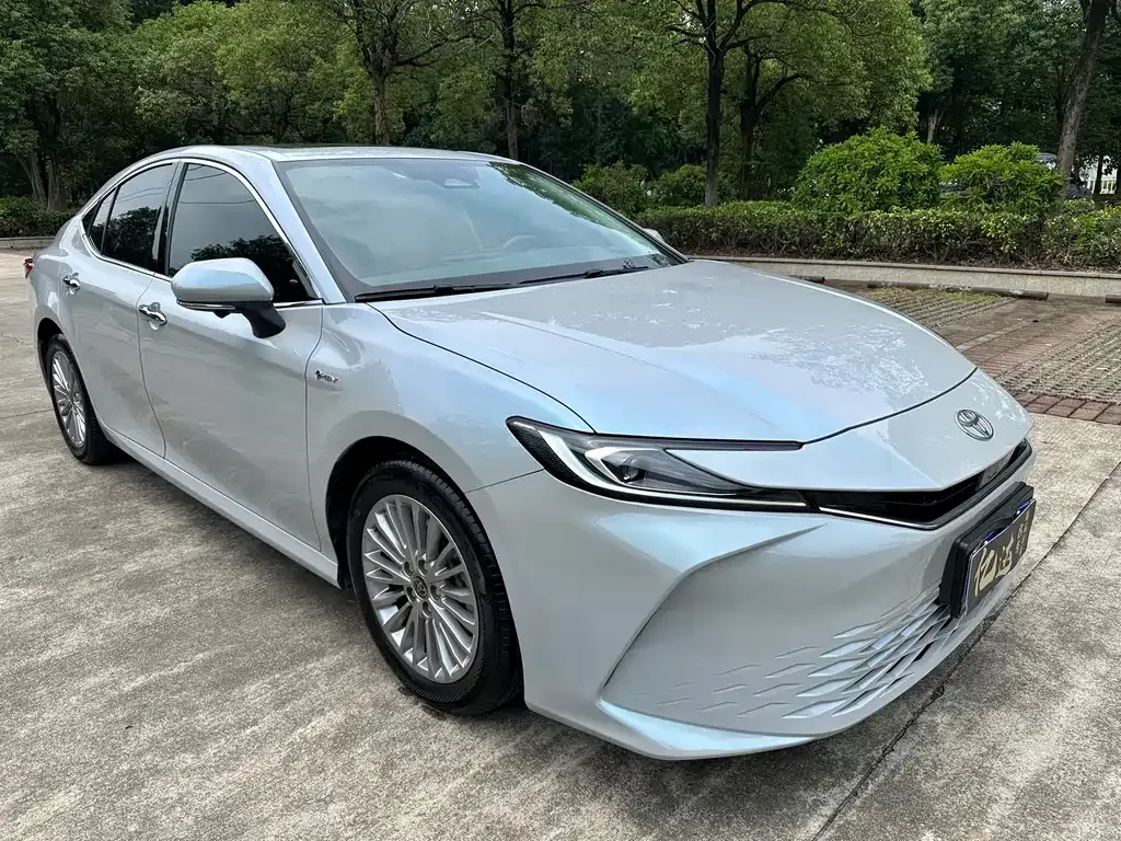 Toyota Camry — фото 5