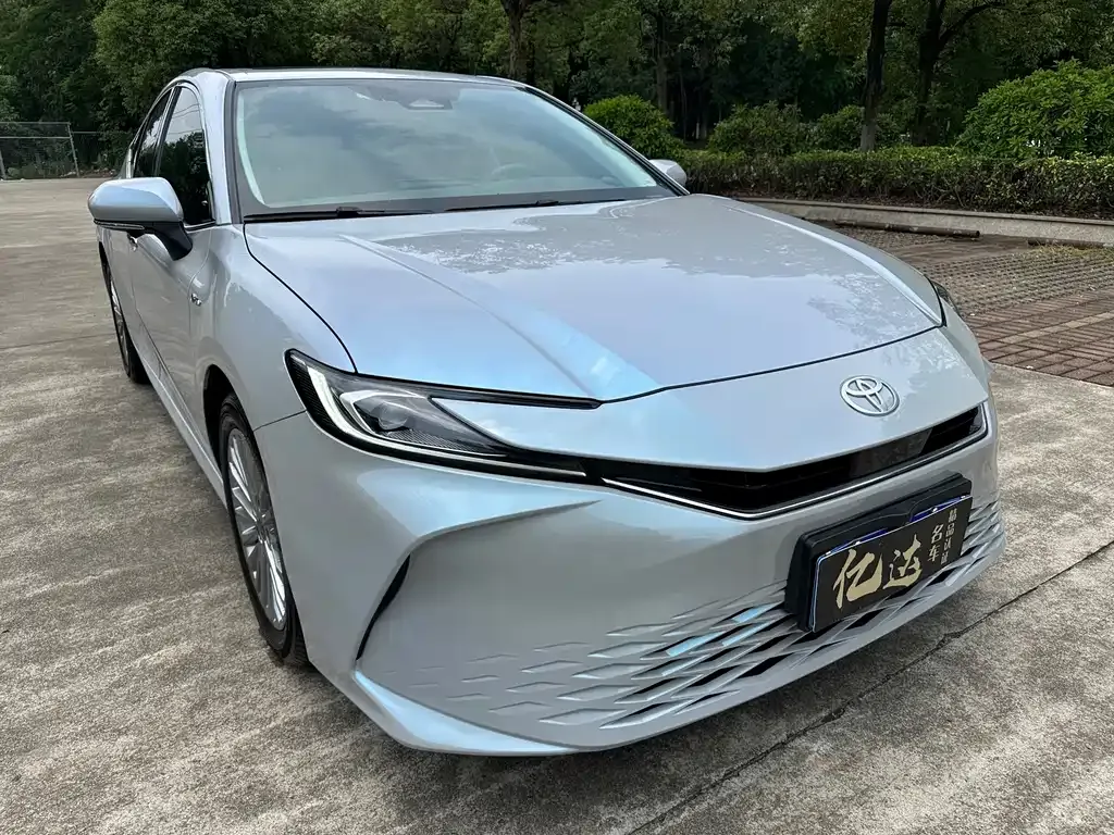Toyota Camry — фото 10