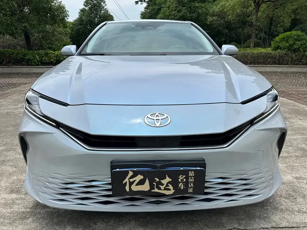 Toyota Camry — фото 9