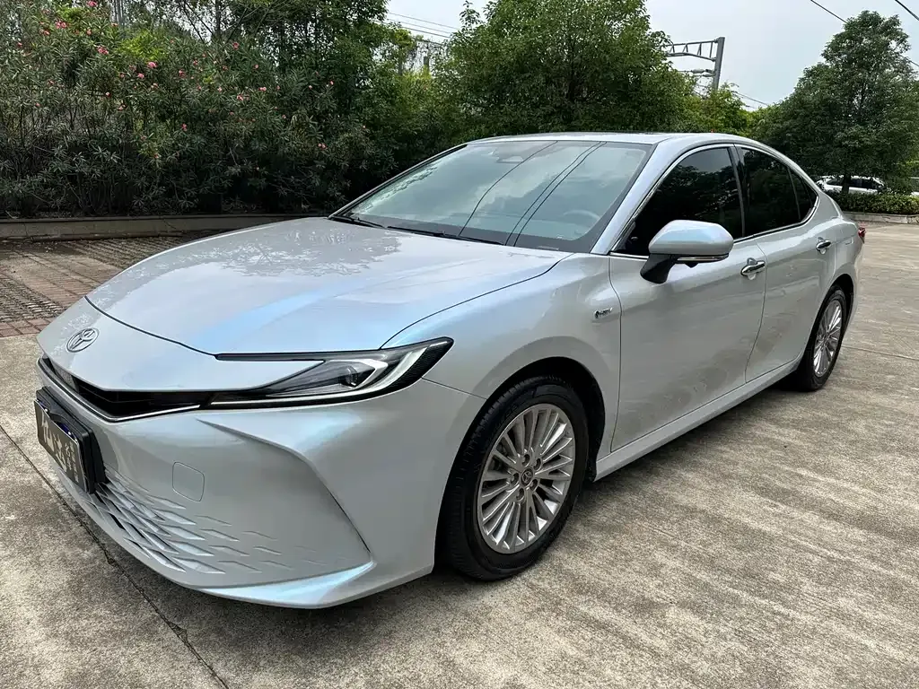 Toyota Camry — фото 4
