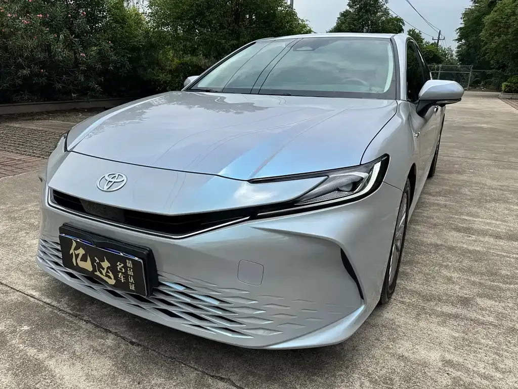 Toyota Camry — фото 3