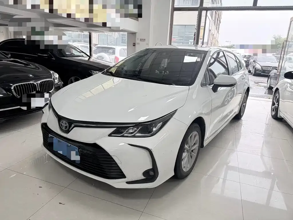 Toyota Corolla — фото 1