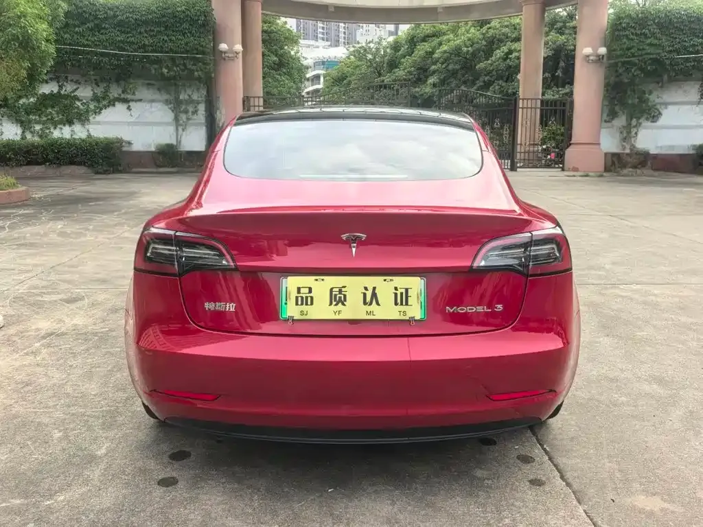 Tesla Model 3 — фото 4