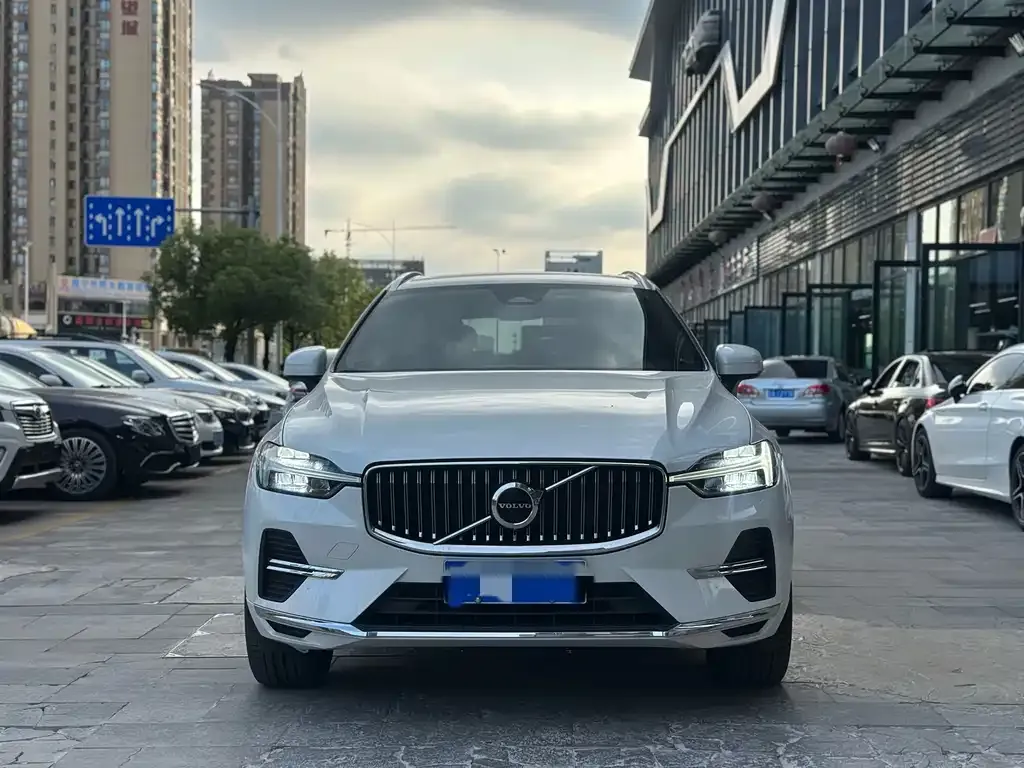 Volvo XC60 — фото 6