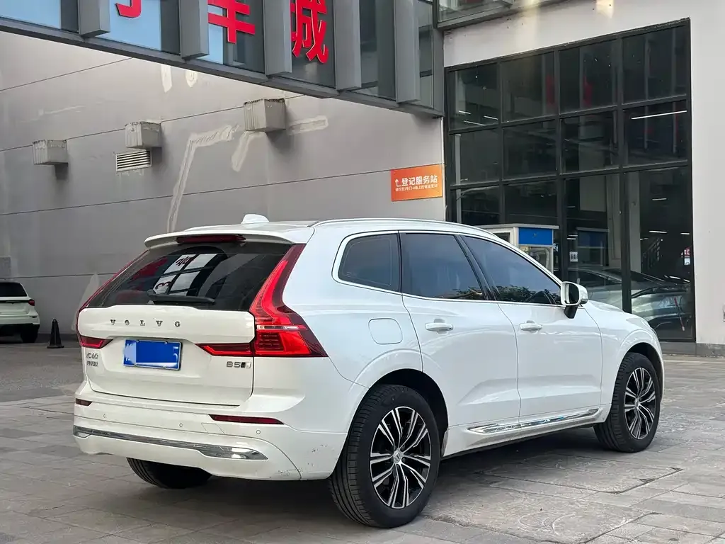 Volvo XC60 — фото 8