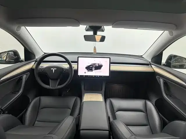 Tesla Model Y — фото 7