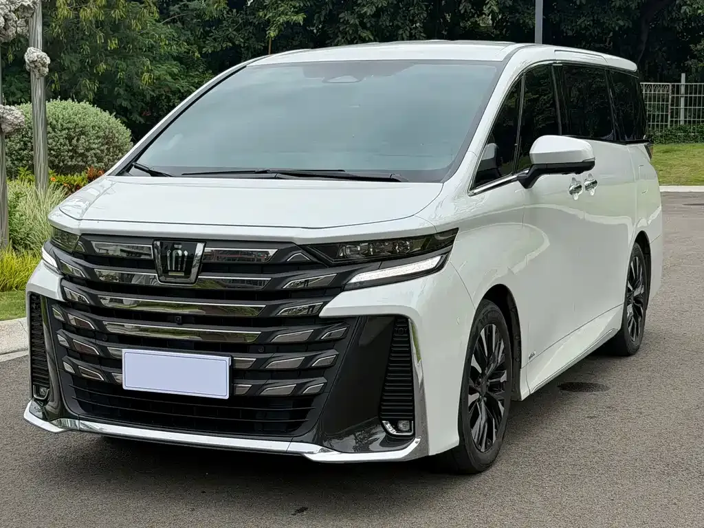 Toyota Vellfire — фото 1