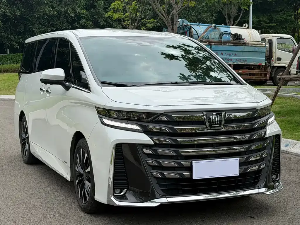 Toyota Vellfire — фото 5