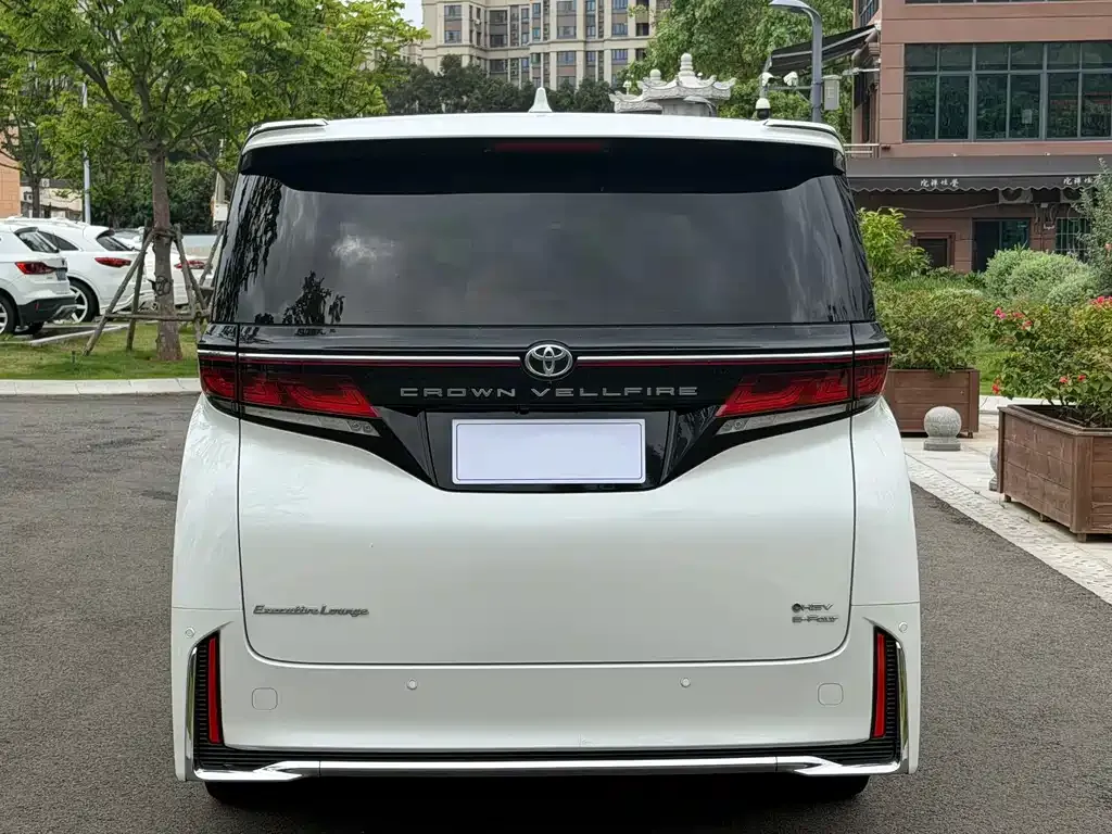 Toyota Vellfire — фото 8