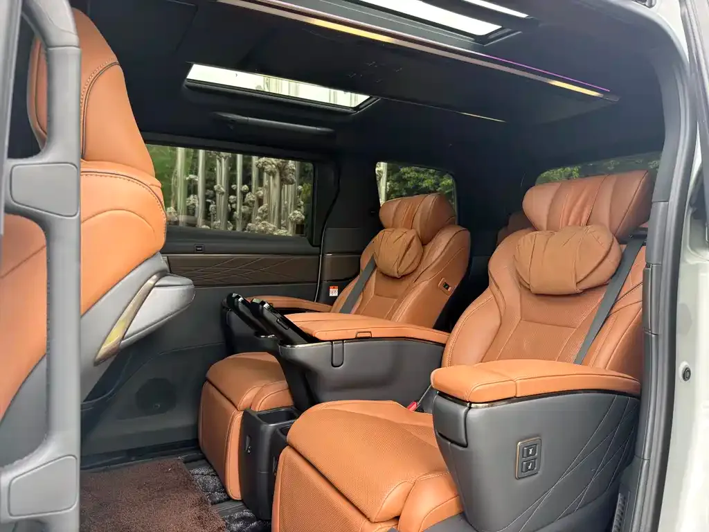 Toyota Vellfire — фото 3