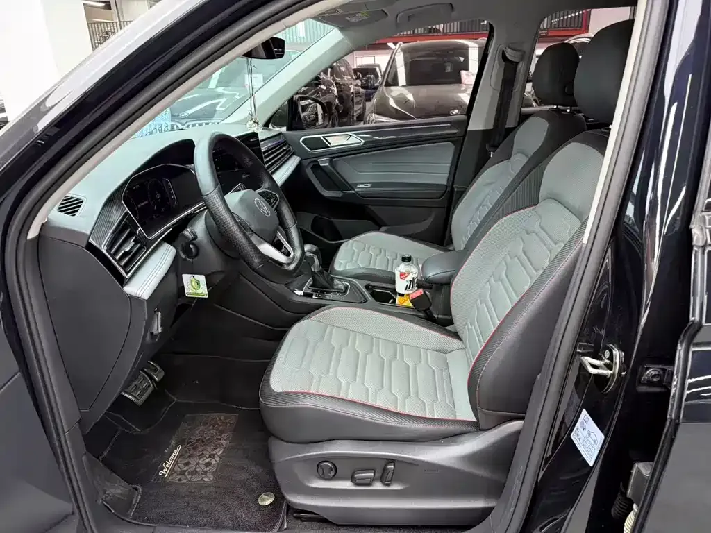 Volkswagen Tiguan L — фото 7